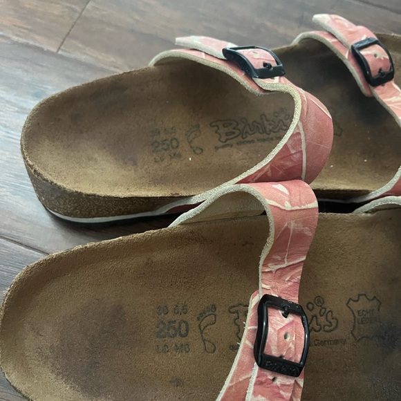 Birkis by Birkenstock Salina Pinkish coral Sandals - Size 8. - Picture 4 of 10